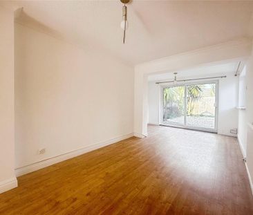 4 bedroom detached house to rent - Photo 4
