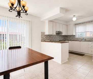 5 1/2 Haut Duplex St Leonard - Rue Dunant/Boul Robert - Photo 1
