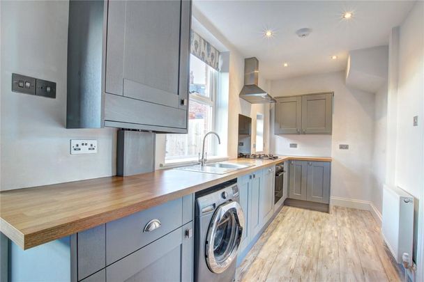 2 bedroom end of terrace house to rent - Photo 1