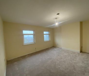3 bedroom flat to rent - Photo 3