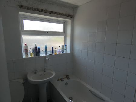 3 bed Terraced - To Let - Photo 5