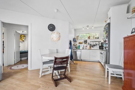 FLOT DELEVENLIG 3-VÆRELSES LEJLIGHED BELLIGGENDE PÅ FREDELIG VILLAVEJ - Photo 3