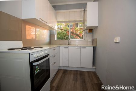 Handy Location - Photo 3