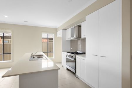 Live in Style & Comfort - Cornerstone Estate! - Photo 5