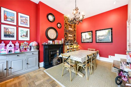 A wonderful five bedroom family home in the popular 'Nightingale Triangle.' - Photo 2