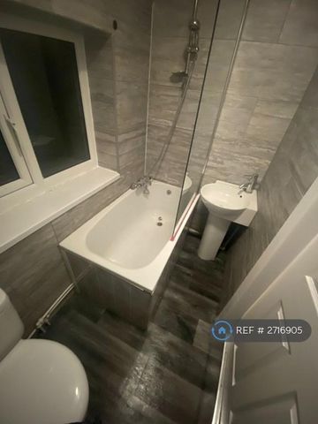 2 bedroom semi-detached house to rent - Photo 3