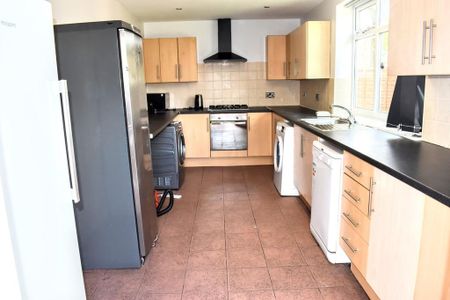 1 bedroom in a house share to rent - Photo 4