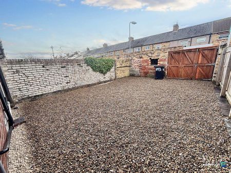 2 bed terraced house to rent in NE63 - Photo 2