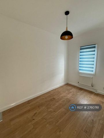 3 bedroom terraced house to rent - Photo 5
