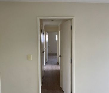 Spacious 4 bedroom home - Photo 5