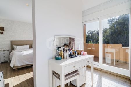 Elegant Four-Bedroom Townhouse with Private Pool in Lomas de Puente Romano - Foto 4