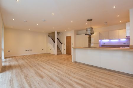 Almansa Way, Lymington, SO41 flat to rent - Photo 4