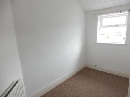 3 bedroom end of terrace house to rent - Photo 2