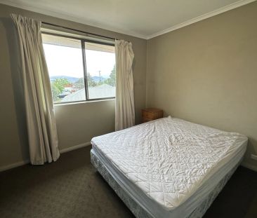 Gippsland Street 3 bedroom unit on 12 month lease. - Photo 4