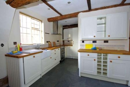 Club Cottage, Market Square, Newent, Gloucestershire, GL18 - Photo 4