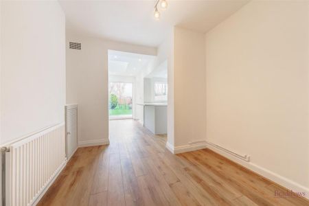 3 bedroom detached house to rent - Photo 3