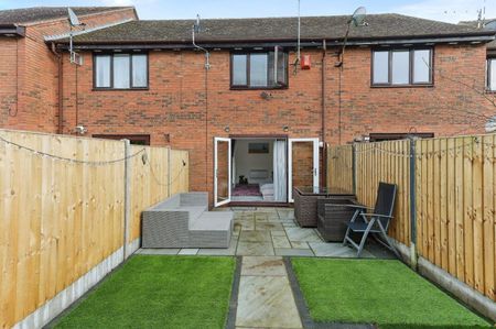 2 bedroom House To Let Total Size: 732 SQ FT - Photo 4