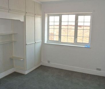 4 bedroom semi-detached house to rent - Photo 4