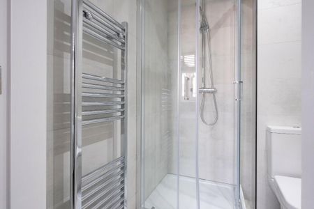 6 bedroom house to rent - Photo 2