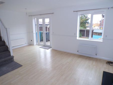 3 bedroom detached house to rent - Photo 2