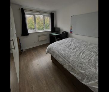 Room in a Shared Flat, Morden, SM4 - Photo 3