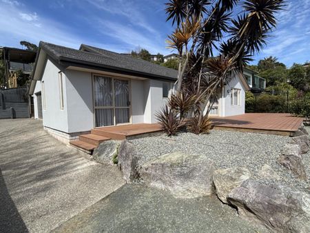 Modern 3 bedroom + study & stunning sea view - Photo 4