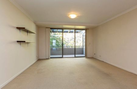 Bright and Conveniently Located Two Bedroom Apartment - Photo 2