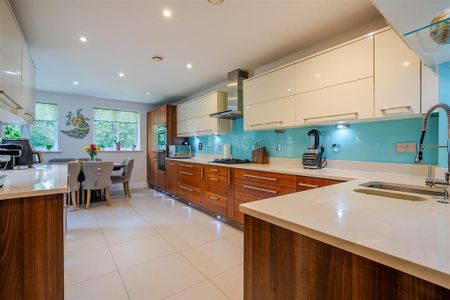 3 bedroom apartment to rent - Photo 5