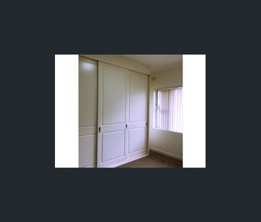 Convenient Location! walk to transport and shops, sunny balcony! - Photo 1