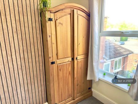 1 bedroom in a house share to rent - Photo 5