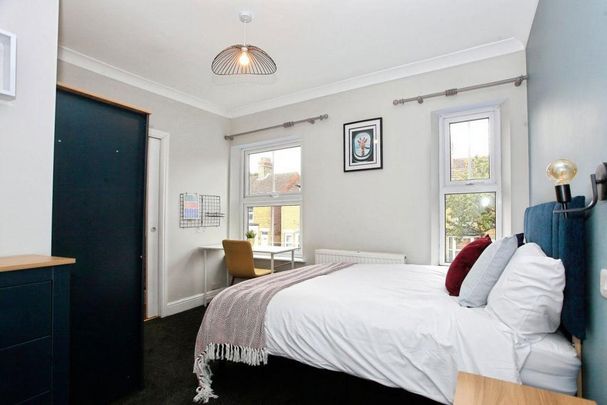 1 bedroom in a house share to rent - Photo 1