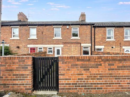 3 bed terraced house to rent in SR8 - Photo 2