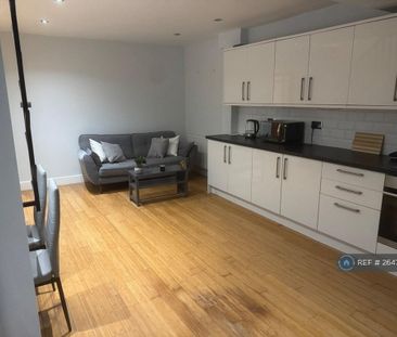 1 bedroom in a house share to rent - Photo 2