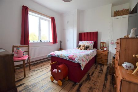 3 bedroom semi-detached house to rent - Photo 4