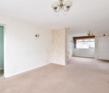 4 bed end of terrace house to rent in Cumberland Close, Amersham, HP7 - Photo 3