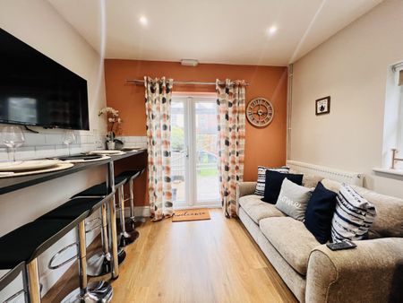 BEDROOM 3 – LARGE DOUBLE ENSUITE - Photo 4