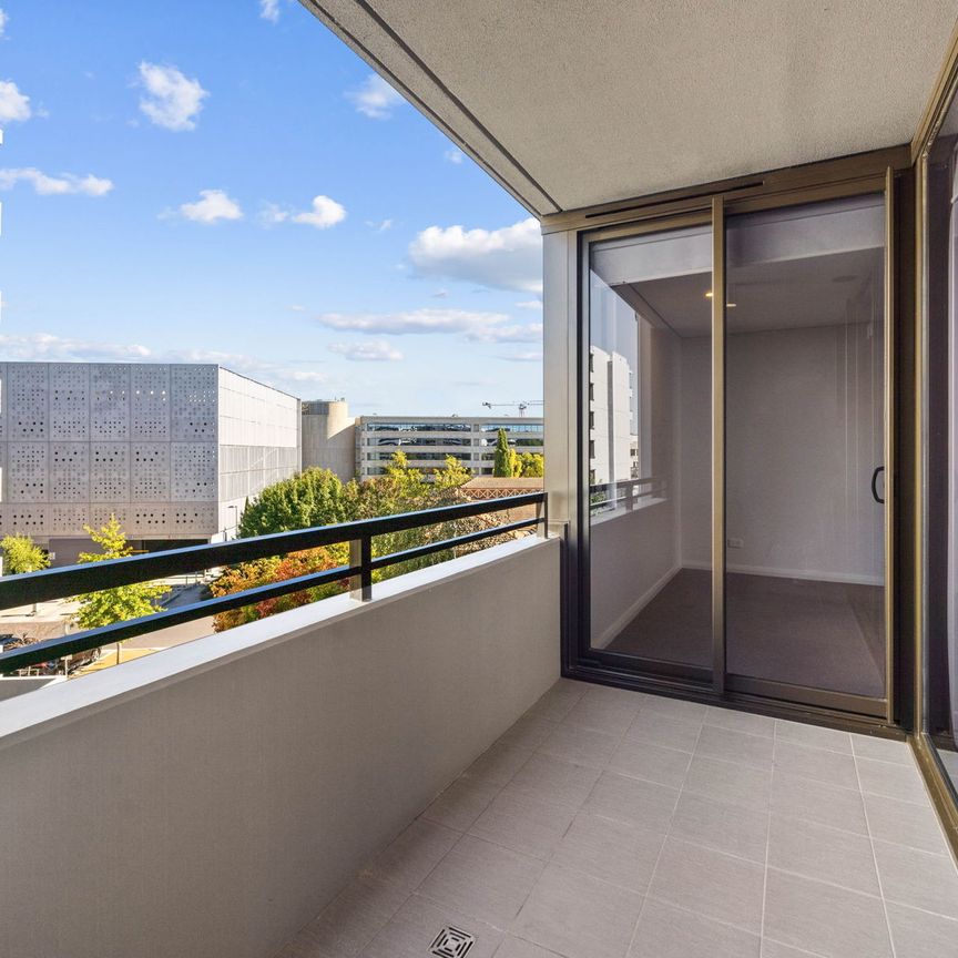 Beautifully presented apartment in a fantastic location - Photo 1