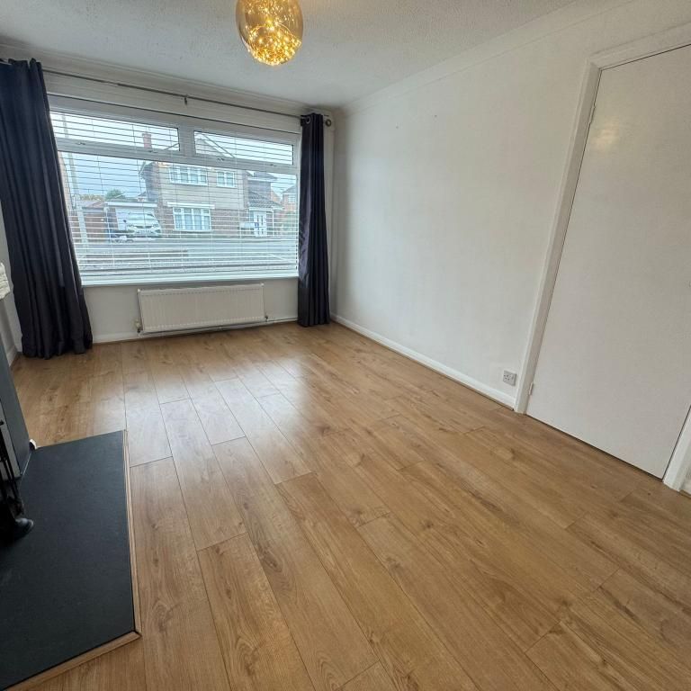 3 bedroom semi-detached house to rent - Photo 1