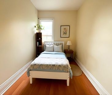 $1,499 / 2 br / 1 ba / 44 Spring st #upper - Photo 2