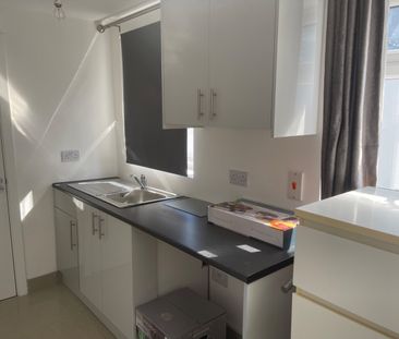Studio Flat, Greyhound Hill, NW4 - Photo 5