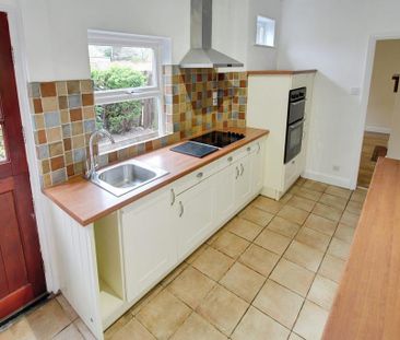 4 bedroom semi-detached house to rent - Photo 6