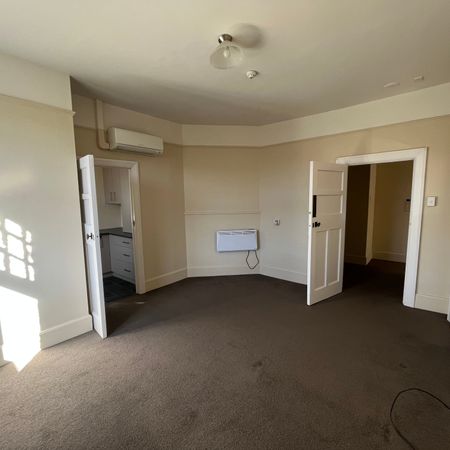 Sunny Apartment - Photo 3