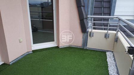 À Louer – Magnifique 3 pièces rénové, terrasse, garage fermé et cave - Photo 3
