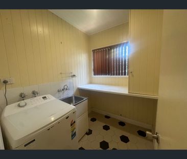 16a Brassey Street, Fairfield, Qld 4103 - Photo 1