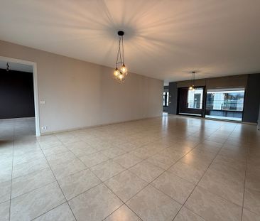 TE HUUR: Zéér ruim appartement in centrum Tielt. - Foto 3