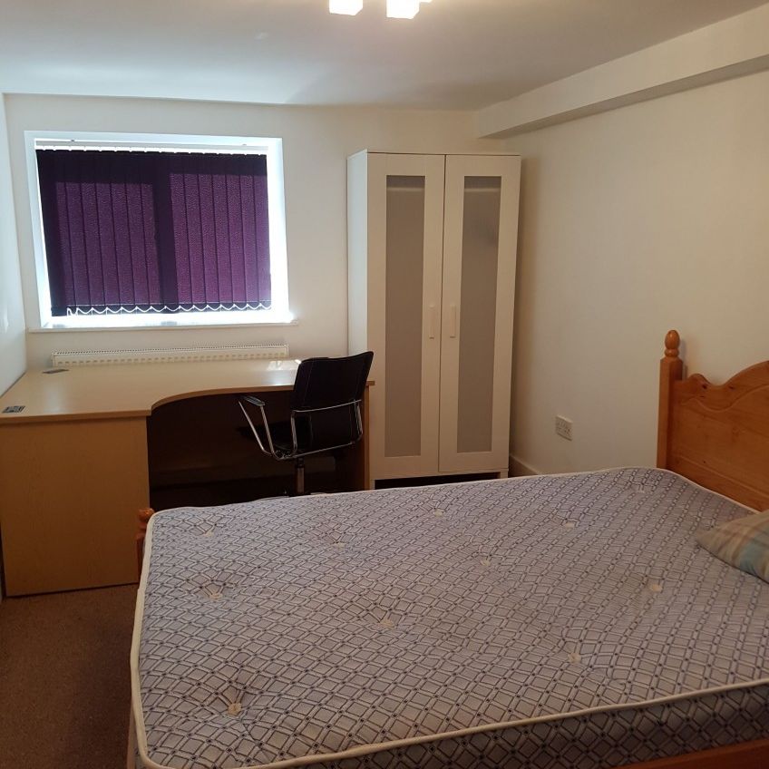 Wynnstay Grove Manchester - Photo 1