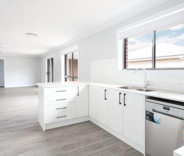 STUNNING FAMILY HOME - Photo 4