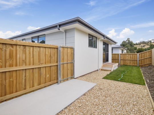 4/18 Tarbook Court SORELL - Photo 1