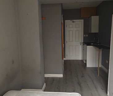 Studio Flat, Penderry Rise, SE6 - Photo 1