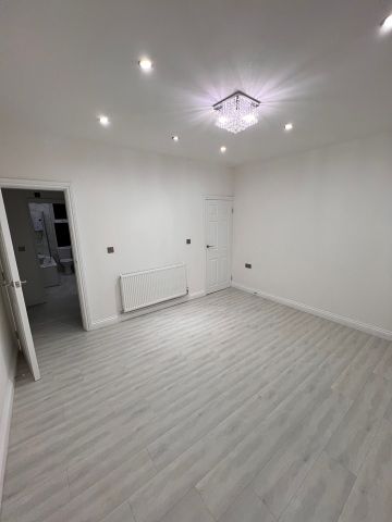 3 Bed Terraced House, Holme Lane, S6 - Photo 2